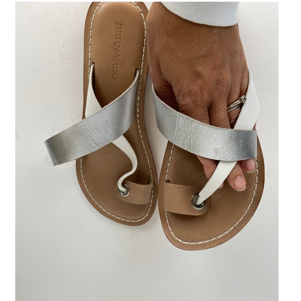 Bernardo Tia Women' Leather Sandals Size 10M Thong Toe Loop Metallic Silver Boho - Picture 7 of 10